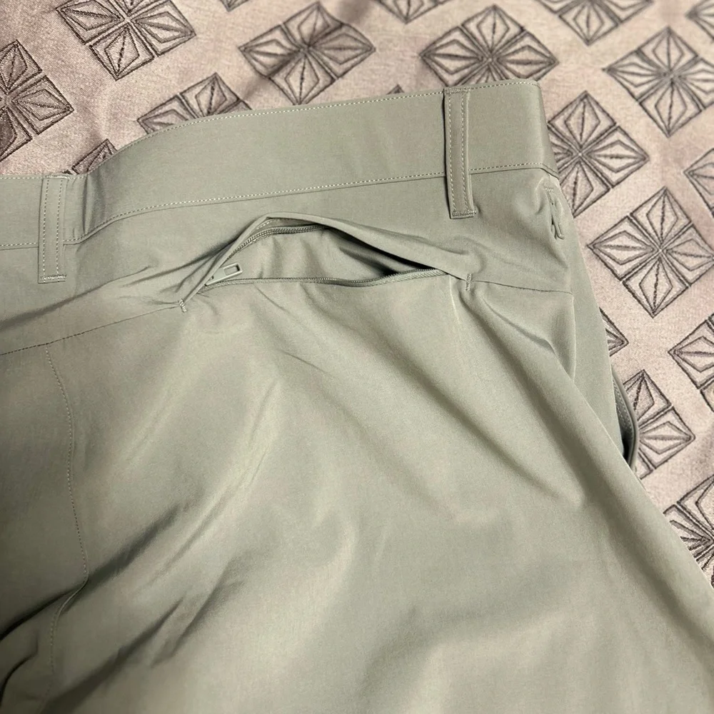 Fabletics Gray Tech Shorts - Picture 5 of 6